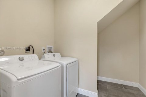 Villa ou maison à louer à Fort Lauderdale, Floride: 4 chambres, 248.98 m2 № 2087883 - photo 12
