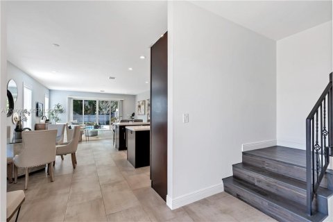 Villa ou maison à louer à Fort Lauderdale, Floride: 4 chambres, 248.98 m2 № 2087883 - photo 13