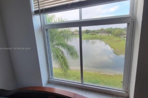 Apartment in Miami, Florida 3 bedrooms, 134.24 sq.m. № 2000942 - photo 17