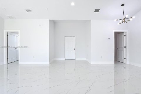 Villa ou maison à vendre à Lehigh Acres, Floride: 4 chambres № 1977291 - photo 23