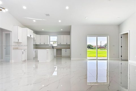 Villa ou maison à vendre à Lehigh Acres, Floride: 4 chambres № 1977291 - photo 10