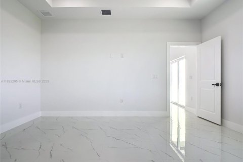 Villa ou maison à vendre à Lehigh Acres, Floride: 4 chambres № 1977291 - photo 30