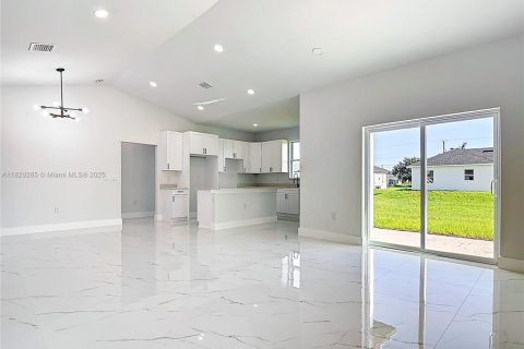 Villa ou maison à vendre à Lehigh Acres, Floride: 4 chambres № 1977291 - photo 27