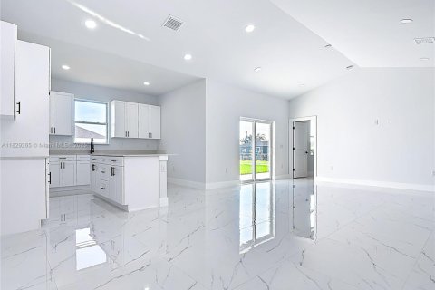 Villa ou maison à vendre à Lehigh Acres, Floride: 4 chambres № 1977291 - photo 15