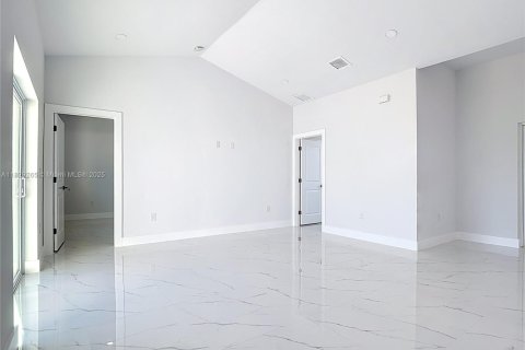 Villa ou maison à vendre à Lehigh Acres, Floride: 4 chambres № 1977291 - photo 24