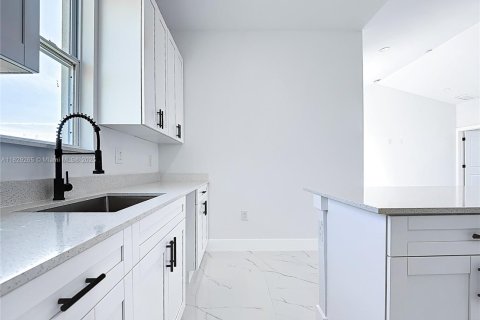 Villa ou maison à vendre à Lehigh Acres, Floride: 4 chambres № 1977291 - photo 17