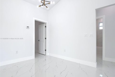 Villa ou maison à vendre à Lehigh Acres, Floride: 4 chambres № 1977291 - photo 12