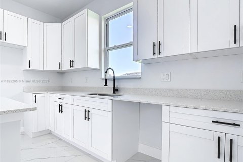 Villa ou maison à vendre à Lehigh Acres, Floride: 4 chambres № 1977291 - photo 18