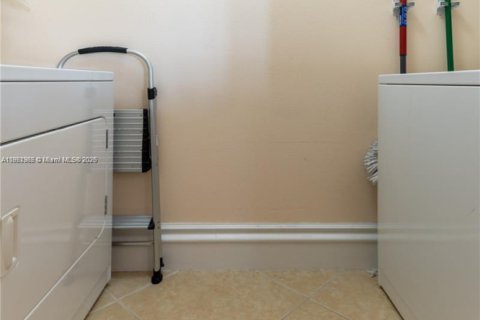 Condo in Aventura, Florida, 2 bedrooms № 1961889 - photo 21