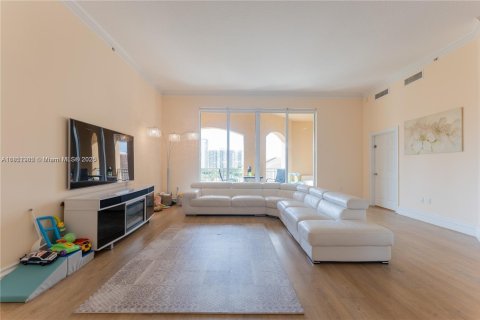 Condo in Aventura, Florida, 2 bedrooms № 1961889 - photo 5