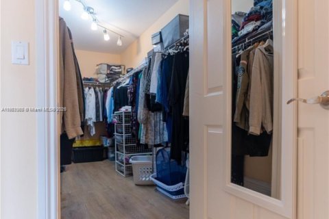 Condo in Aventura, Florida, 2 bedrooms № 1961889 - photo 28