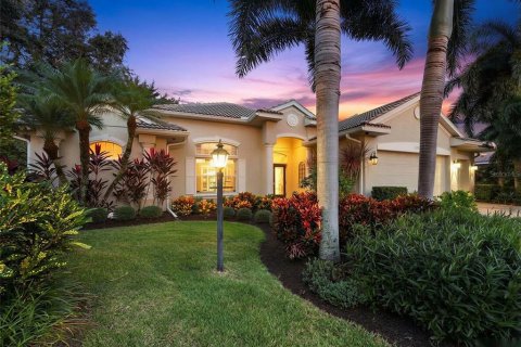 House in Sarasota, Florida 3 bedrooms, 246.75 sq.m. № 2112505