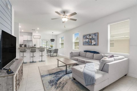 Townhouse in Land O' Lakes, Florida 2 bedrooms, 143.16 sq.m. № 1837891 - photo 5