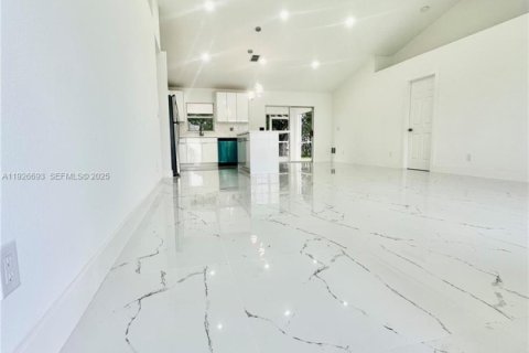 Villa ou maison à louer à Cape Coral, Floride: 3 chambres № 1985913 - photo 20