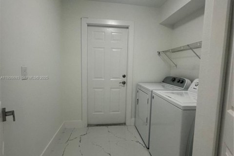 Villa ou maison à louer à Cape Coral, Floride: 3 chambres № 1985913 - photo 17