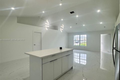 Villa ou maison à louer à Cape Coral, Floride: 3 chambres № 1985913 - photo 18