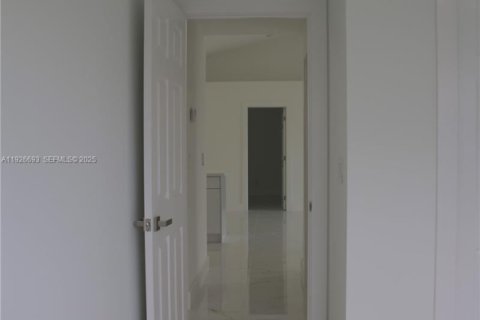 Villa ou maison à louer à Cape Coral, Floride: 3 chambres № 1985913 - photo 12