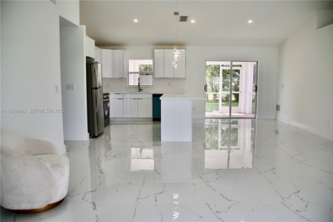 Villa ou maison à louer à Cape Coral, Floride: 3 chambres № 1985913 - photo 5