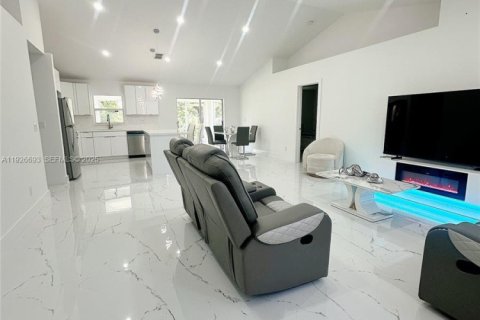 Villa ou maison à louer à Cape Coral, Floride: 3 chambres № 1985913 - photo 25