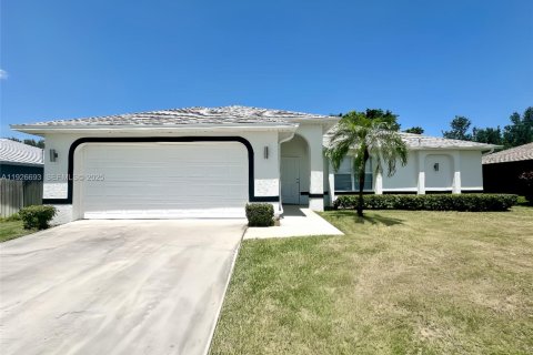 Villa ou maison à louer à Cape Coral, Floride: 3 chambres № 1985913 - photo 1