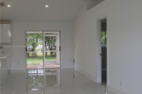 Villa ou maison à louer à Cape Coral, Floride: 3 chambres № 1985913 - photo 15