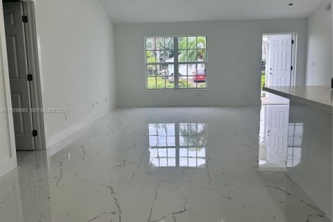 Villa ou maison à louer à Cape Coral, Floride: 3 chambres № 1985913 - photo 19