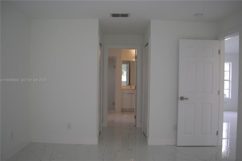 Villa ou maison à louer à Cape Coral, Floride: 3 chambres № 1985913 - photo 9