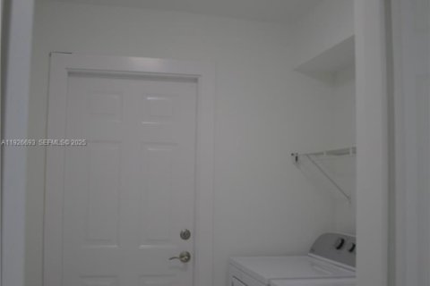 Villa ou maison à louer à Cape Coral, Floride: 3 chambres № 1985913 - photo 13