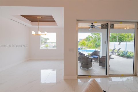 Casa en venta en Cape Coral, Florida, 4 dormitorios, 272.02 m2 № 2269727 - foto 15