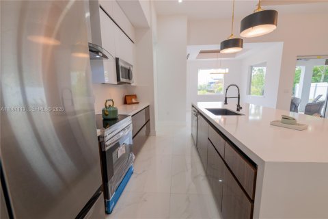 Casa en venta en Cape Coral, Florida, 4 dormitorios, 272.02 m2 № 2269727 - foto 14