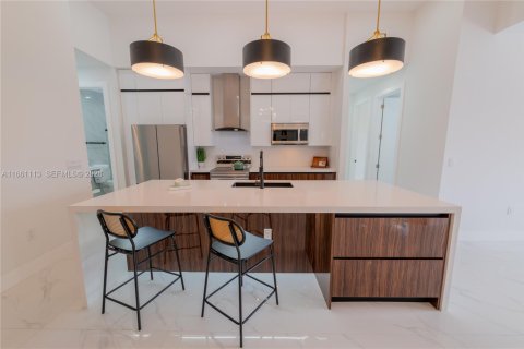 Casa en venta en Cape Coral, Florida, 4 dormitorios, 272.02 m2 № 2269727 - foto 11