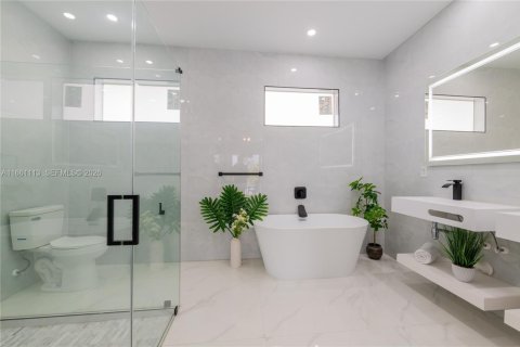Casa en venta en Cape Coral, Florida, 4 dormitorios, 272.02 m2 № 2269727 - foto 21