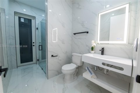 Casa en venta en Cape Coral, Florida, 4 dormitorios, 272.02 m2 № 2269727 - foto 28