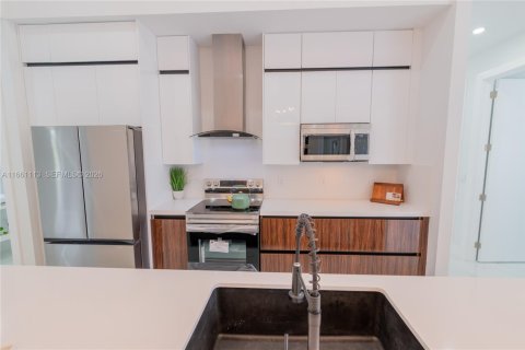 Casa en venta en Cape Coral, Florida, 4 dormitorios, 272.02 m2 № 2269727 - foto 12