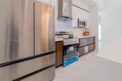 Casa en venta en Cape Coral, Florida, 4 dormitorios, 272.02 m2 № 2269727 - foto 13