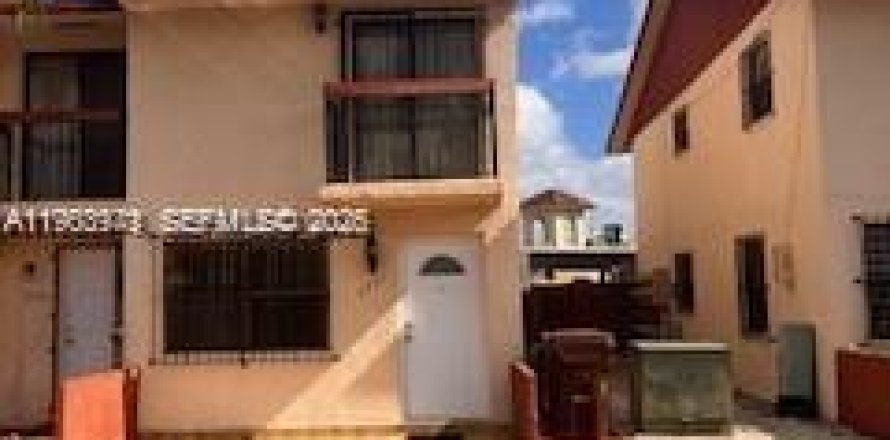 Adosado en Hialeah, Florida 3 dormitorios, 93.65 m2 № 2025546