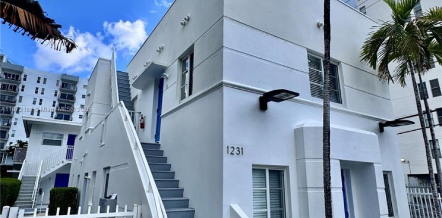 Кондоминиум с 2 спальнями в Майами-Бич, Флорида № 1897860