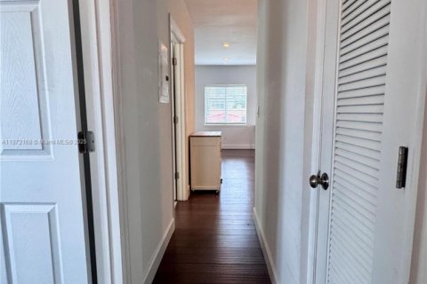 Снять в аренду кондоминиум в Майами-Бич, Флорида 2 спальни, 74.32м2, № 1897860 - фото 5