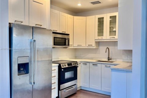 Снять в аренду кондоминиум в Майами-Бич, Флорида 2 спальни, 74.32м2, № 1897860 - фото 4