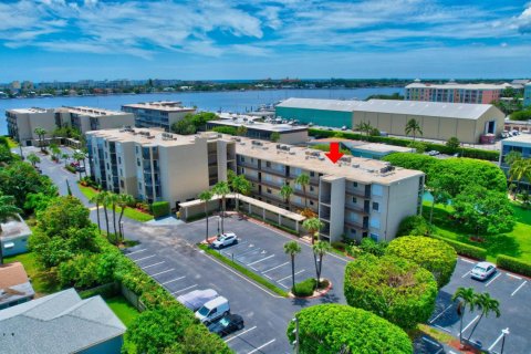 Condo in Lantana, Florida, 2 bedrooms № 2262107 - photo 27
