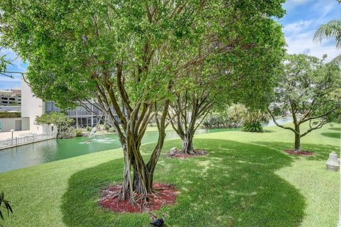 Condo in Lantana, Florida, 2 bedrooms № 2262107 - photo 24