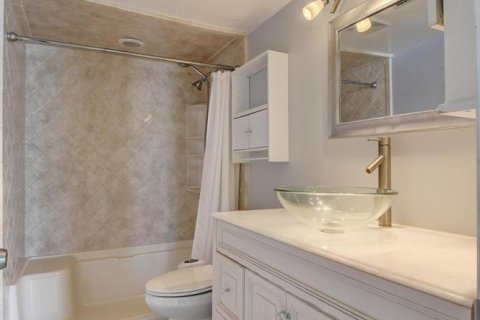 Condo in Lantana, Florida, 2 bedrooms № 2262107 - photo 20