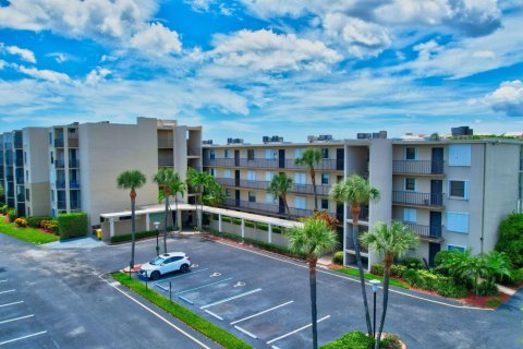 Condo in Lantana, Florida, 2 bedrooms № 2262107 - photo 26