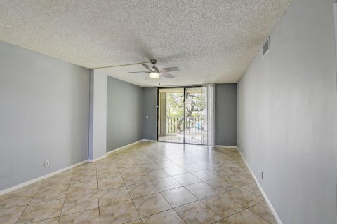 Condo in Lantana, Florida, 2 bedrooms № 2262107 - photo 11