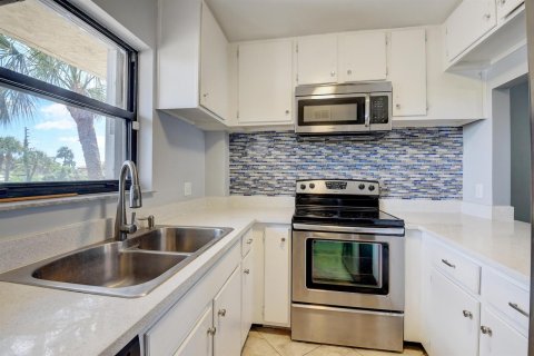 Condo in Lantana, Florida, 2 bedrooms № 2262107 - photo 8