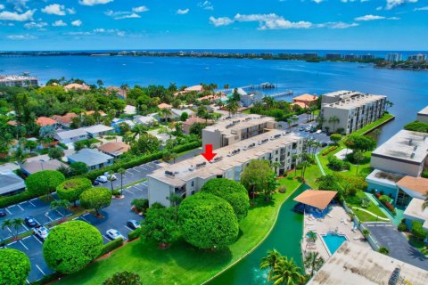Condo in Lantana, Florida, 2 bedrooms № 2262107 - photo 29