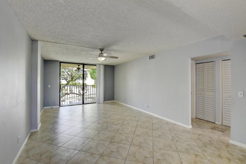 Condo in Lantana, Florida, 2 bedrooms № 2262107 - photo 10