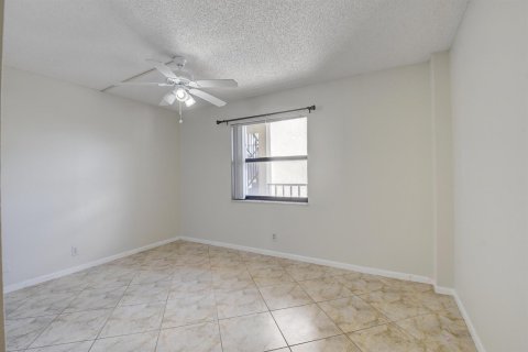 Condo in Lantana, Florida, 2 bedrooms № 2262107 - photo 15