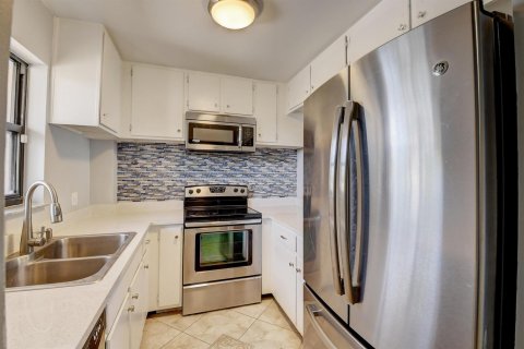 Condo in Lantana, Florida, 2 bedrooms № 2262107 - photo 6