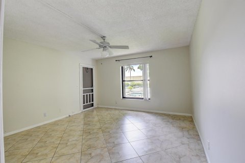 Condo in Lantana, Florida, 2 bedrooms № 2262107 - photo 18